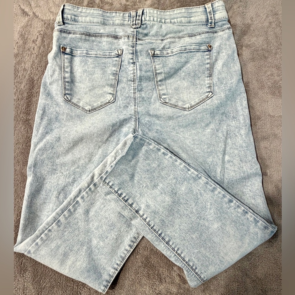 Curve Appeal Women's Light Wash Straight Jeans. Gently loved - Picture 3 of 12